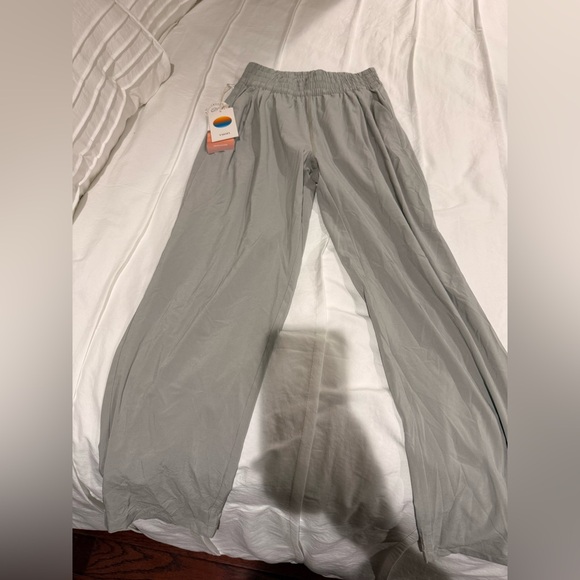 Vuori Pants - Vuori women’s light green Pants